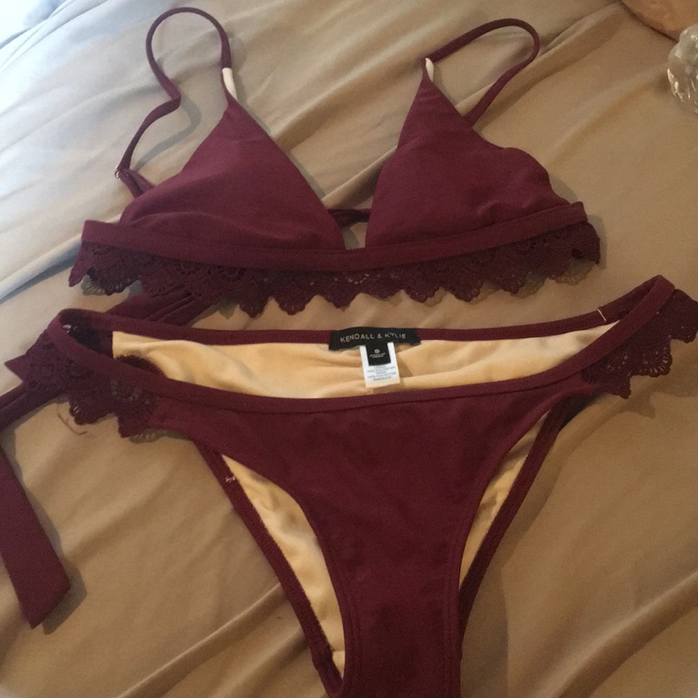 Kendall & Kylie bikini